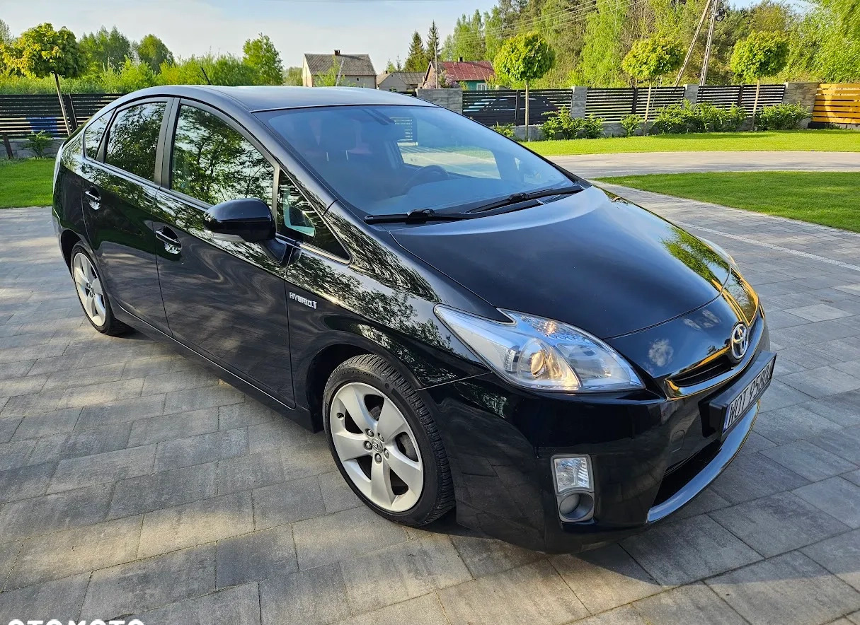 Toyota Prius cena 35800 przebieg: 340000, rok produkcji 2011 z Pionki małe 301